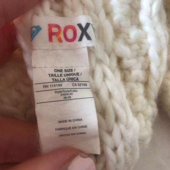 Roxy Infinity Cable Knit Scarf - Picture 2 of 6